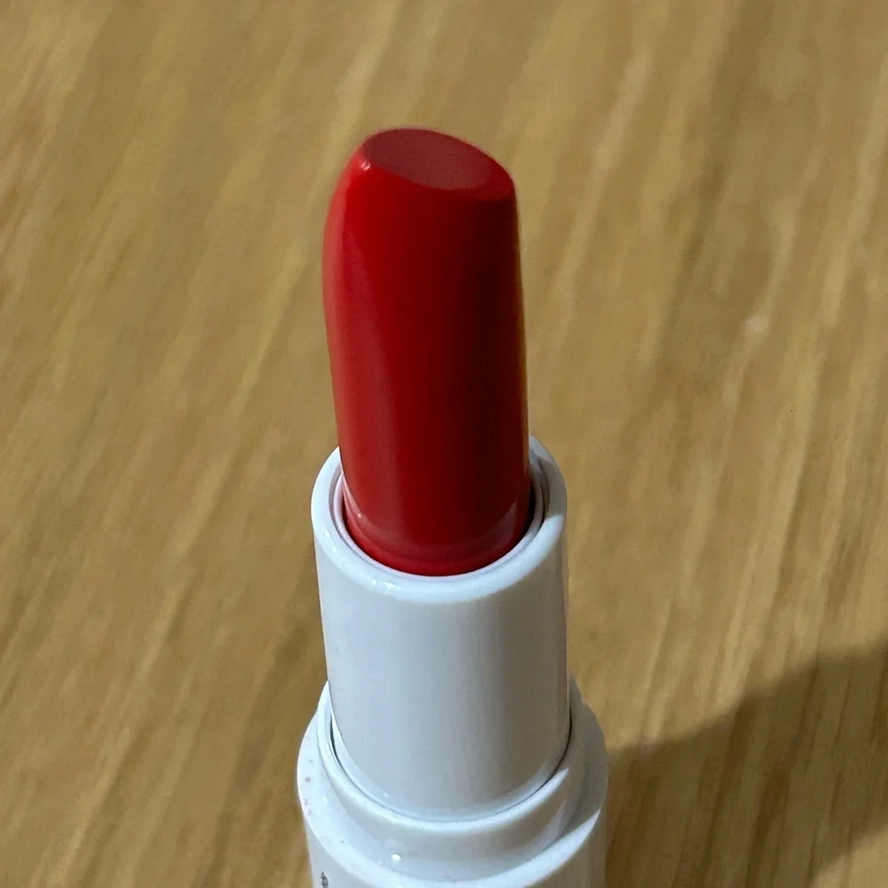 Wet n Wild Marilyn Monroe Bold Red Lipstick - Picture 9 of 16
